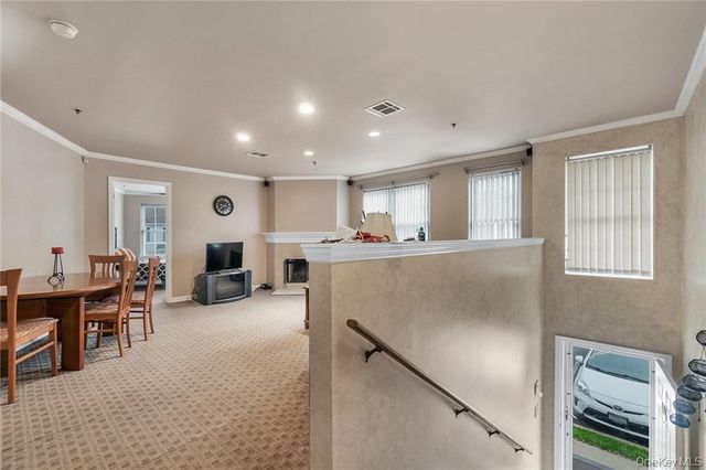 355 Old Tarrytown Road 404, White Plains, NY 10603