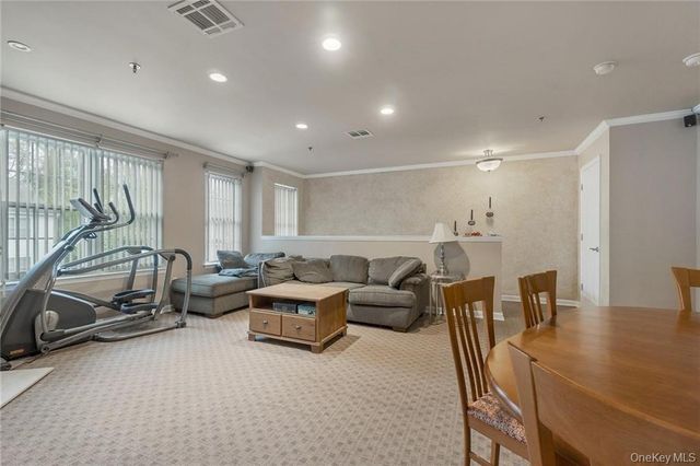 355 Old Tarrytown Road 404, White Plains, NY 10603