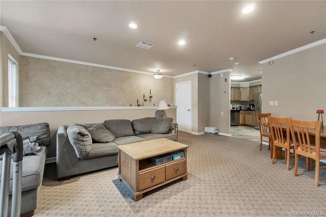 355 Old Tarrytown Road 404, White Plains, NY 10603