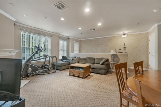 355 Old Tarrytown Road 404, White Plains, NY 10603
