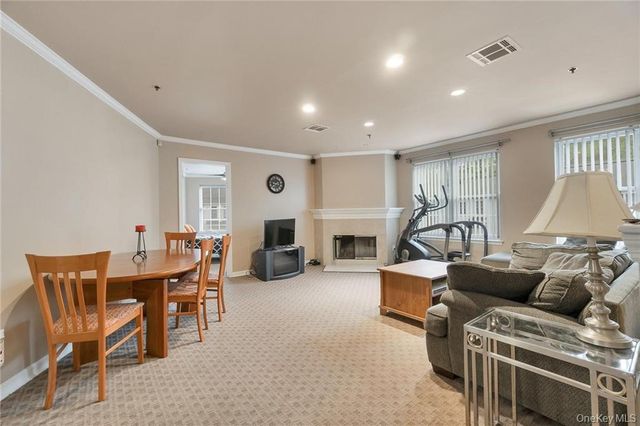 355 Old Tarrytown Road 404, White Plains, NY 10603