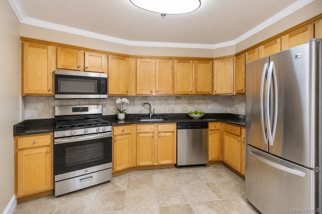 355 Old Tarrytown Road 404, White Plains, NY 10603