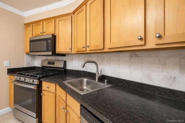 355 Old Tarrytown Road 404, White Plains, NY 10603
