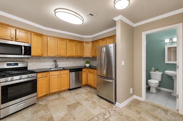 355 Old Tarrytown Road 404, White Plains, NY 10603