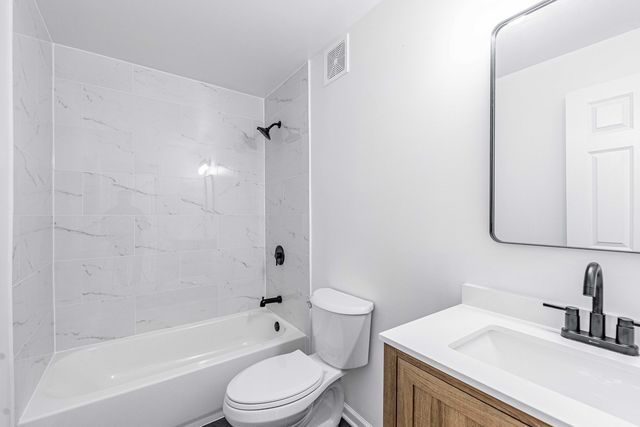 3154 N Oleander Avenue 2C, Chicago, IL 60707