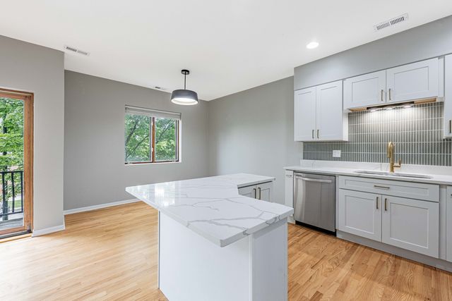 3154 N Oleander Avenue 2C, Chicago, IL 60707