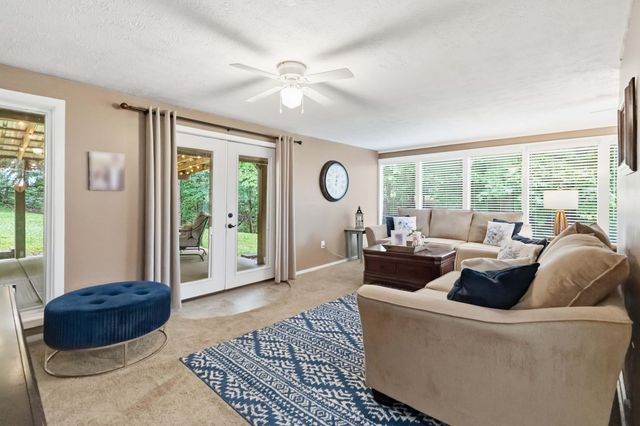 230 Whispering Oaks Drive, Somerset, KY 42503