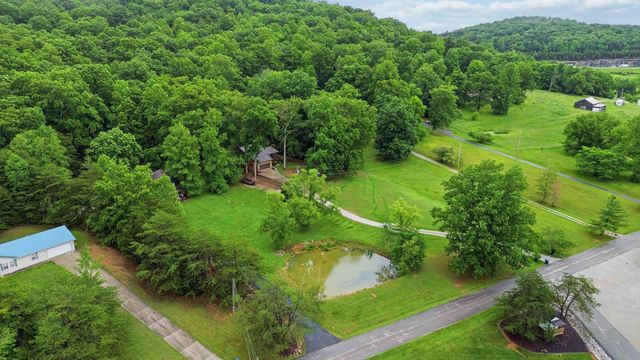 230 Whispering Oaks Drive, Somerset, KY 42503