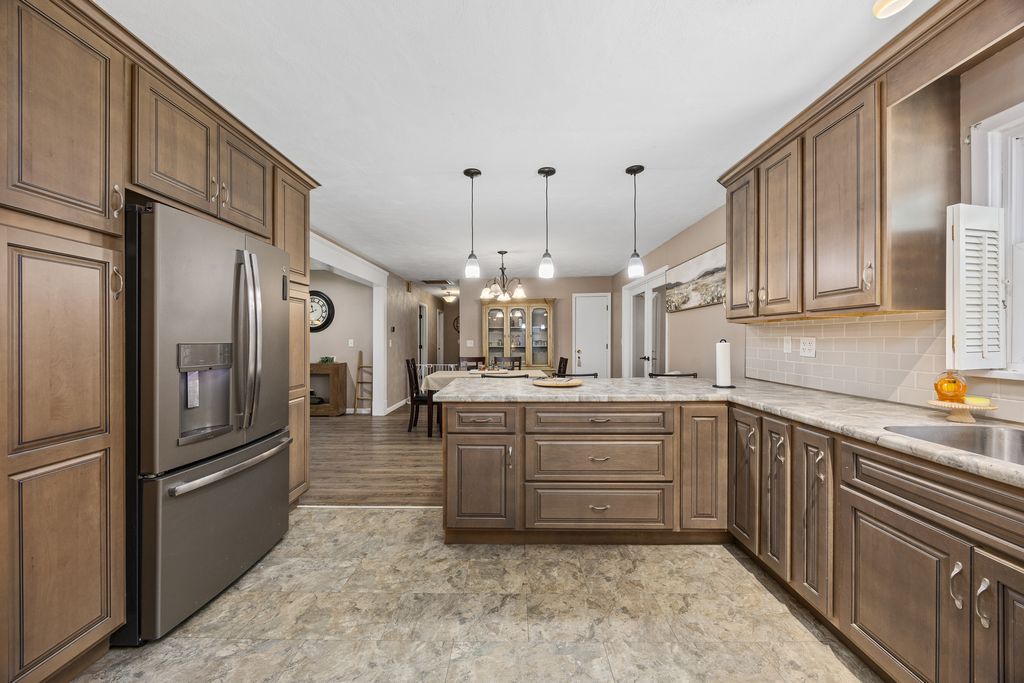 Image 12 of property listing at 21 Crestwood Lane, Centralia, IL 62801