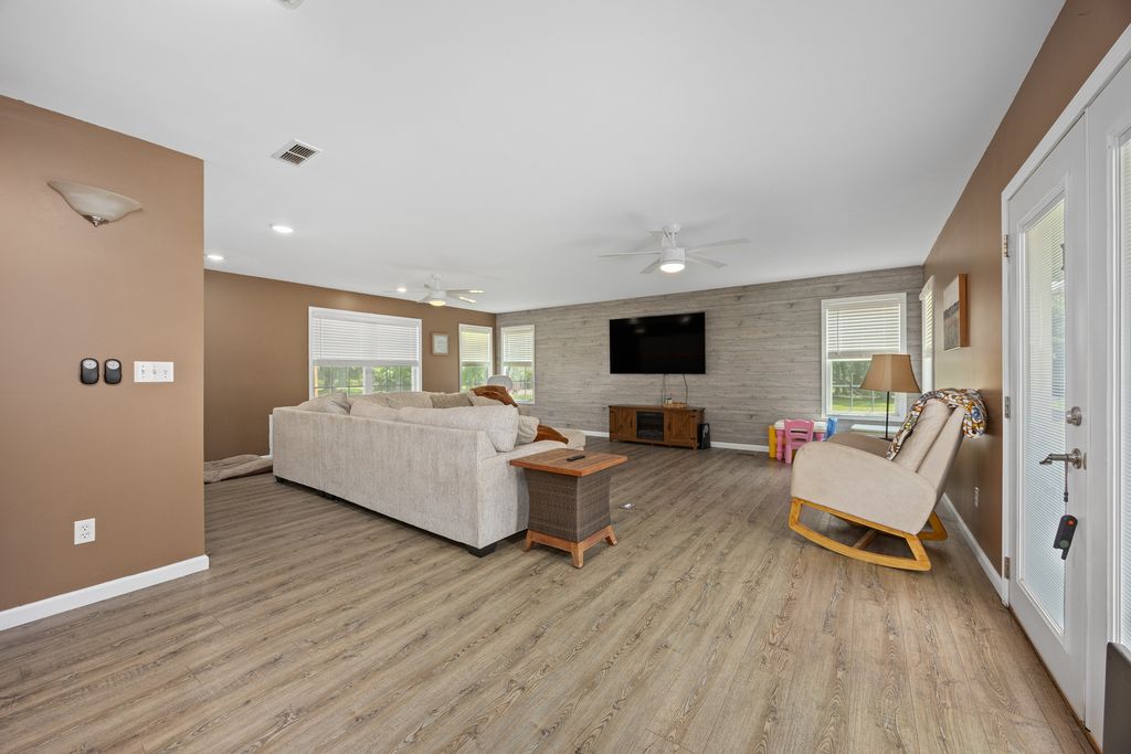 Image 14 of property listing at 21 Crestwood Lane, Centralia, IL 62801