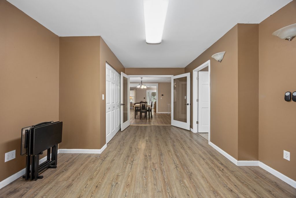 Image 17 of property listing at 21 Crestwood Lane, Centralia, IL 62801