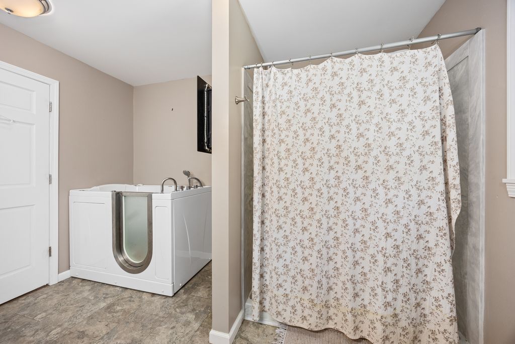 Image 19 of property listing at 21 Crestwood Lane, Centralia, IL 62801