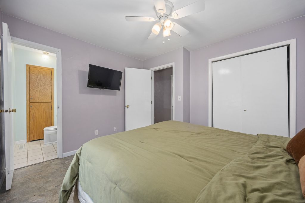 Image 22 of property listing at 21 Crestwood Lane, Centralia, IL 62801