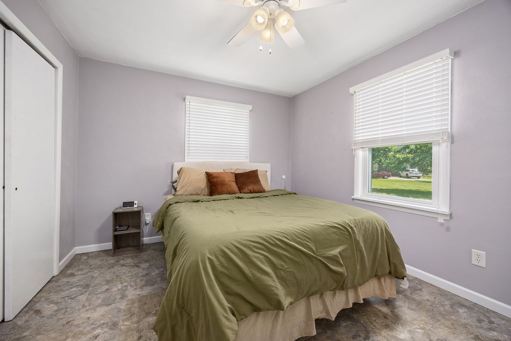 Image 23 of property listing at 21 Crestwood Lane, Centralia, IL 62801