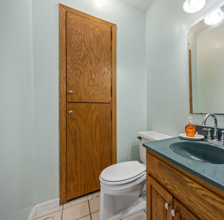 Image 24 of property listing at 21 Crestwood Lane, Centralia, IL 62801