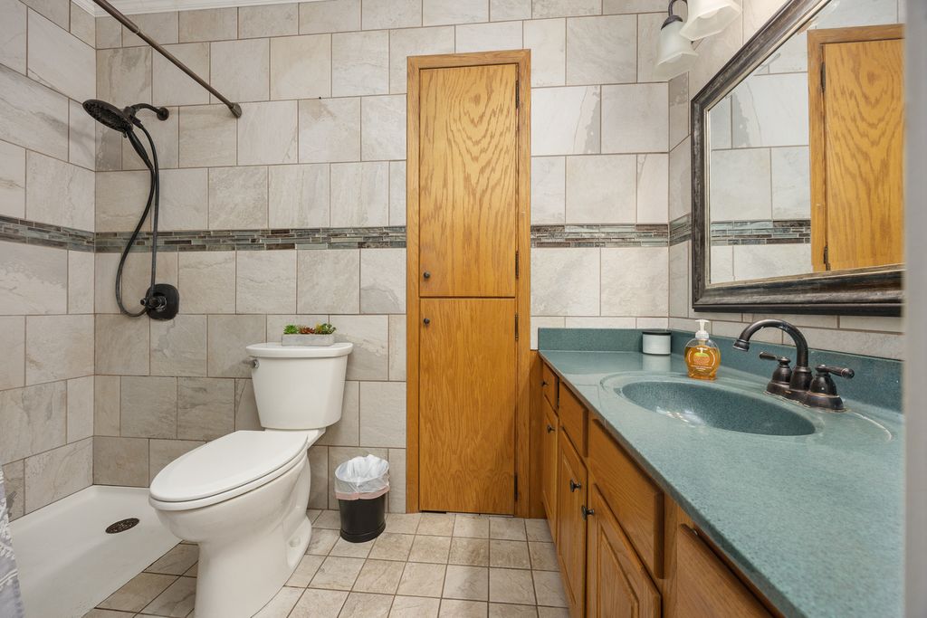 Image 27 of property listing at 21 Crestwood Lane, Centralia, IL 62801