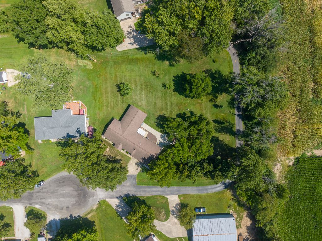 Image 34 of property listing at 21 Crestwood Lane, Centralia, IL 62801