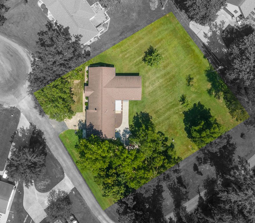Image 35 of property listing at 21 Crestwood Lane, Centralia, IL 62801