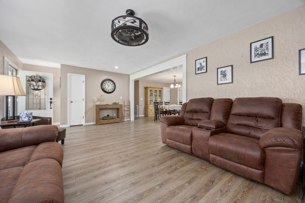Image 5 of property listing at 21 Crestwood Lane, Centralia, IL 62801