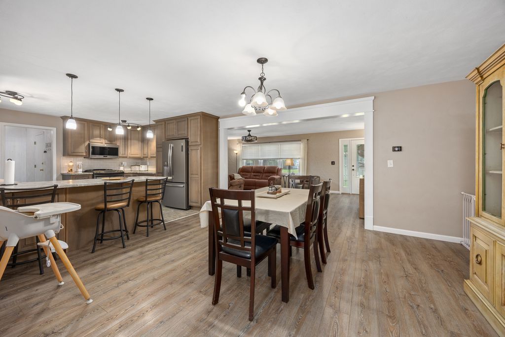 Image 10 of property listing at 21 Crestwood Lane, Centralia, IL 62801