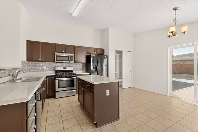 2190 Camino Rincon SW, Los Lunas, NM 87031