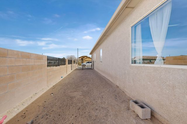 2190 Camino Rincon SW, Los Lunas, NM 87031