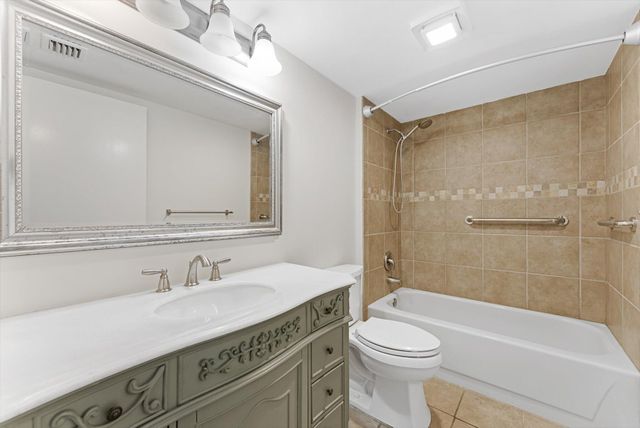 6205 BALBOA Circle 102, Boca Raton, FL 33433
