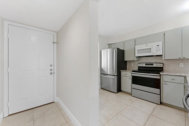 6205 BALBOA Circle 102, Boca Raton, FL 33433