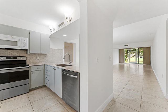 6205 BALBOA Circle 102, Boca Raton, FL 33433