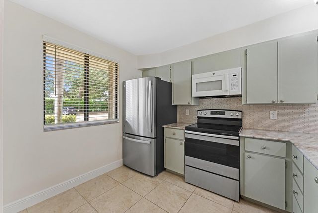 6205 BALBOA Circle 102, Boca Raton, FL 33433