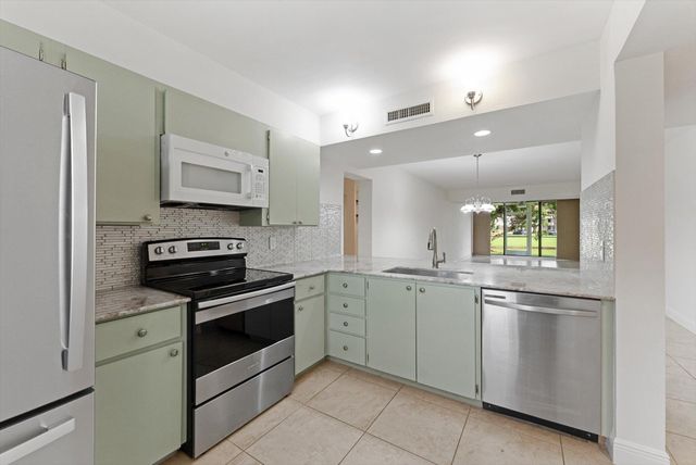 6205 BALBOA Circle 102, Boca Raton, FL 33433