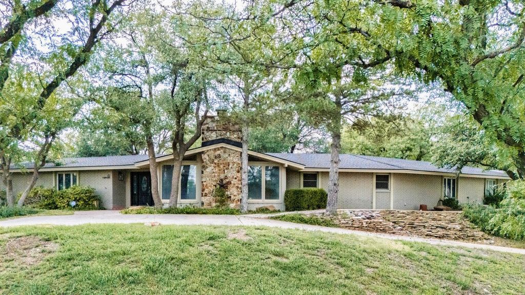 81 COUNTRY CLUB Drive, Canyon, TX 79015