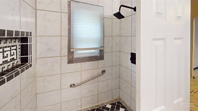 2721 SW I Ave, Lawton, OK 73505