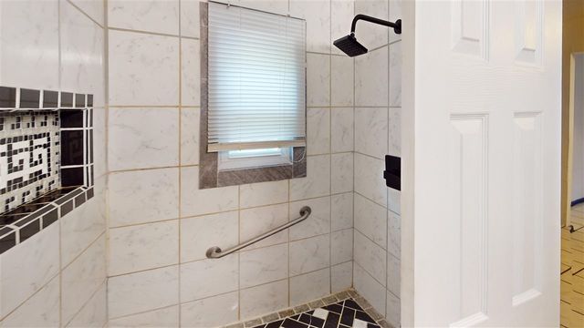 2721 SW I Ave, Lawton, OK 73505