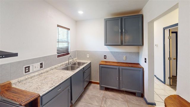 2721 SW I Ave, Lawton, OK 73505