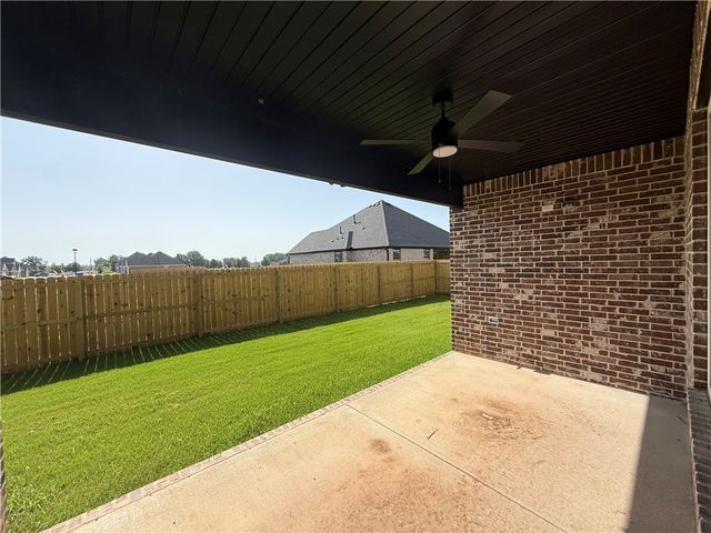788 Dolcetto Street, Tontitown, AR 72762