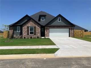 788 Dolcetto Street, Tontitown, AR 72762