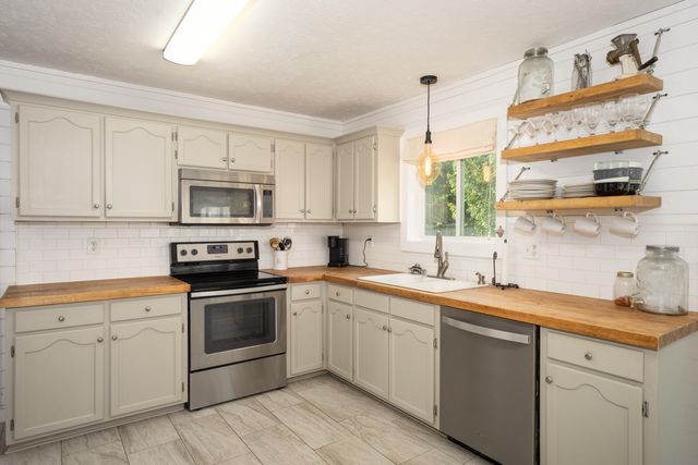 1004 Chariot Drive, Soddy Daisy, TN 37379