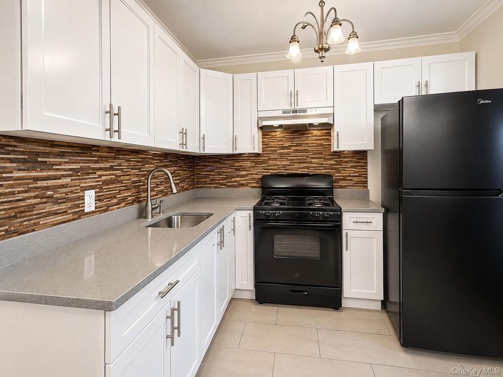 14035 183rd Street, Springfield Gardens, NY 11413