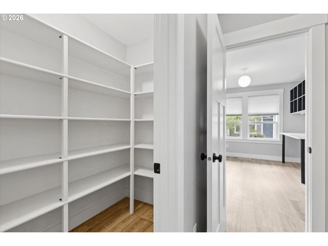 14825 Nw HIGHCROFT Ct, Portland, OR 97229