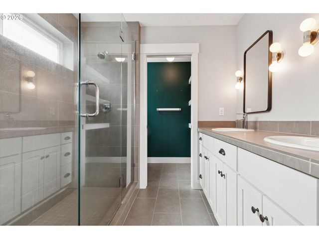 14825 Nw HIGHCROFT Ct, Portland, OR 97229