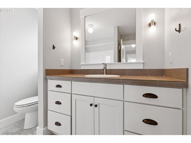 14825 Nw HIGHCROFT Ct, Portland, OR 97229