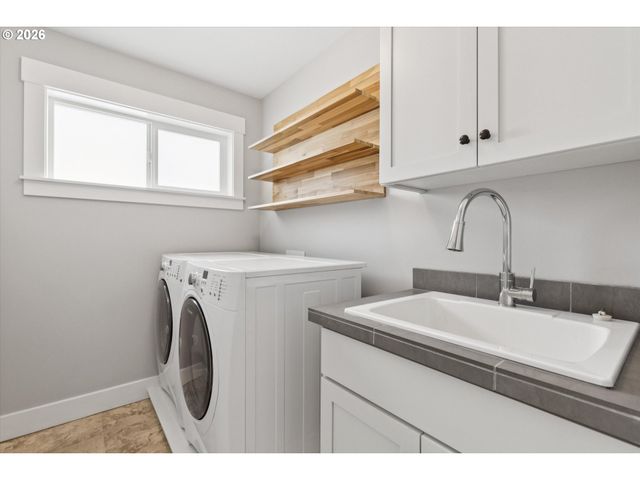 14825 Nw HIGHCROFT Ct, Portland, OR 97229