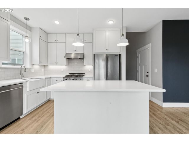 14825 Nw HIGHCROFT Ct, Portland, OR 97229