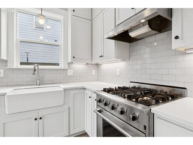 14825 Nw HIGHCROFT Ct, Portland, OR 97229