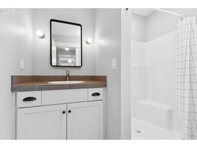 14825 Nw HIGHCROFT Ct, Portland, OR 97229