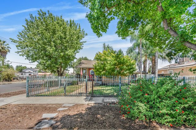 1107 E Brown Avenue, Fresno, CA 93704