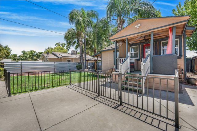 1107 E Brown Avenue, Fresno, CA 93704