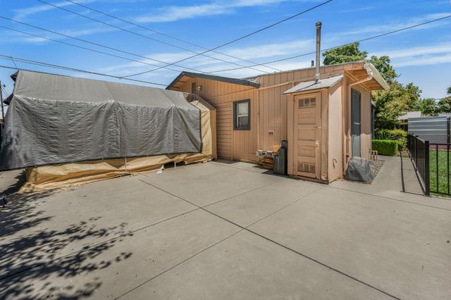 1107 E Brown Avenue, Fresno, CA 93704