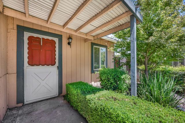 1107 E Brown Avenue, Fresno, CA 93704